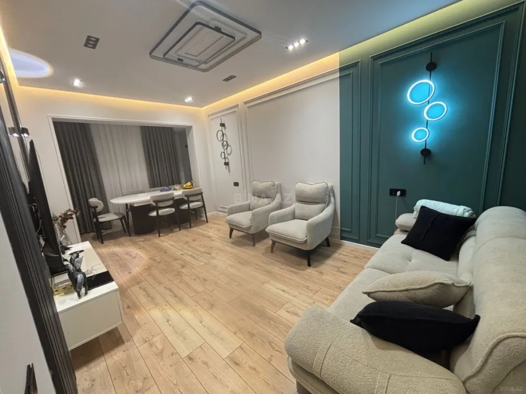 Satılır 5 otaqlı mənzil 130 m²