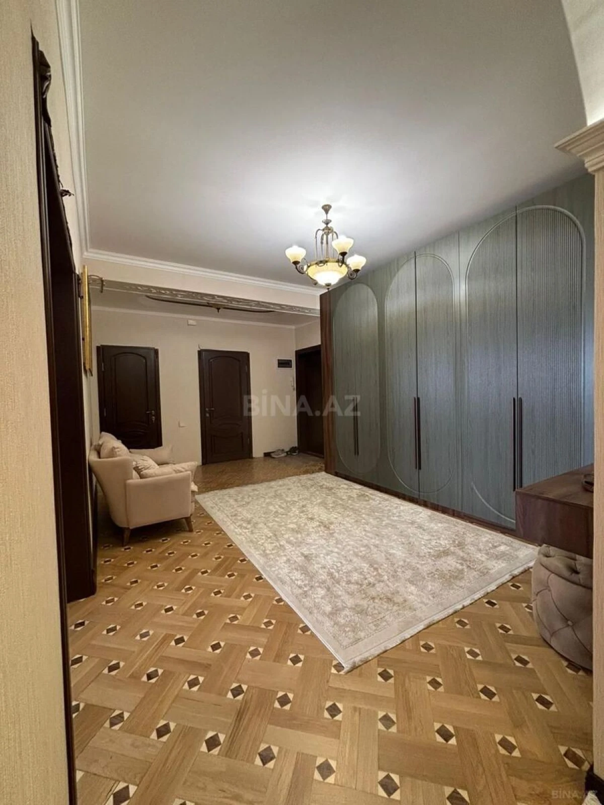 Satılır 4 otaqlı mənzil 165 m²