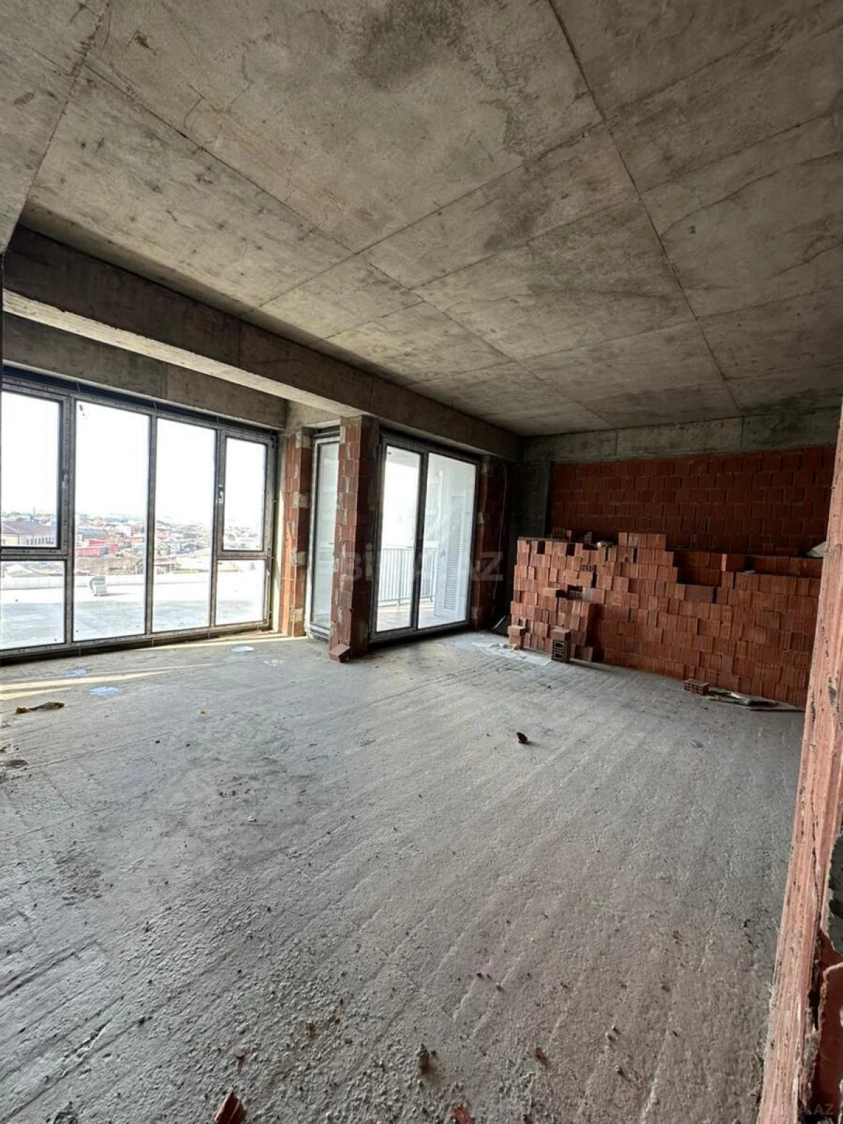 Satılır 2 otaqlı mənzil 108.2 m²