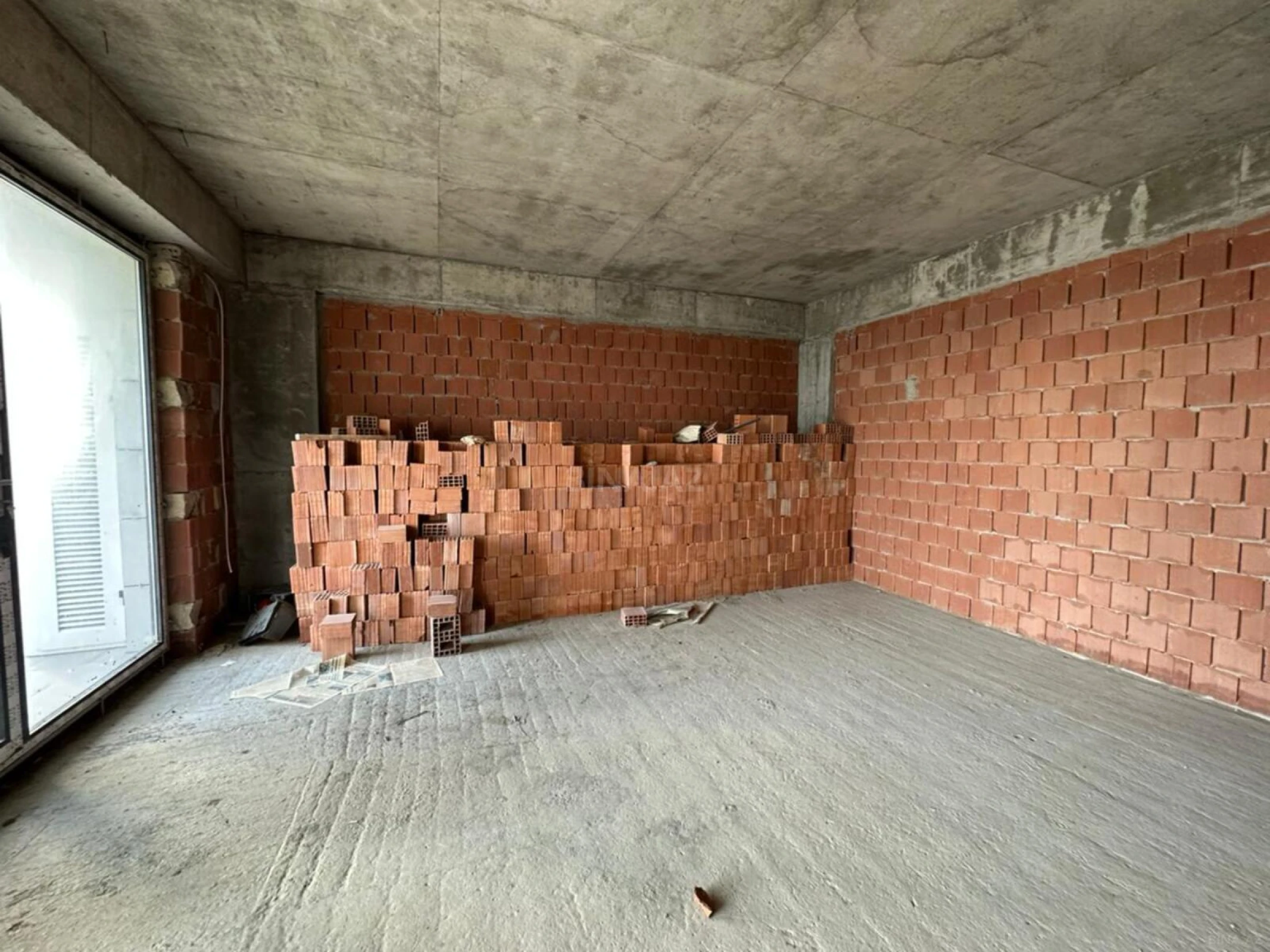 Satılır 2 otaqlı mənzil 108.2 m²