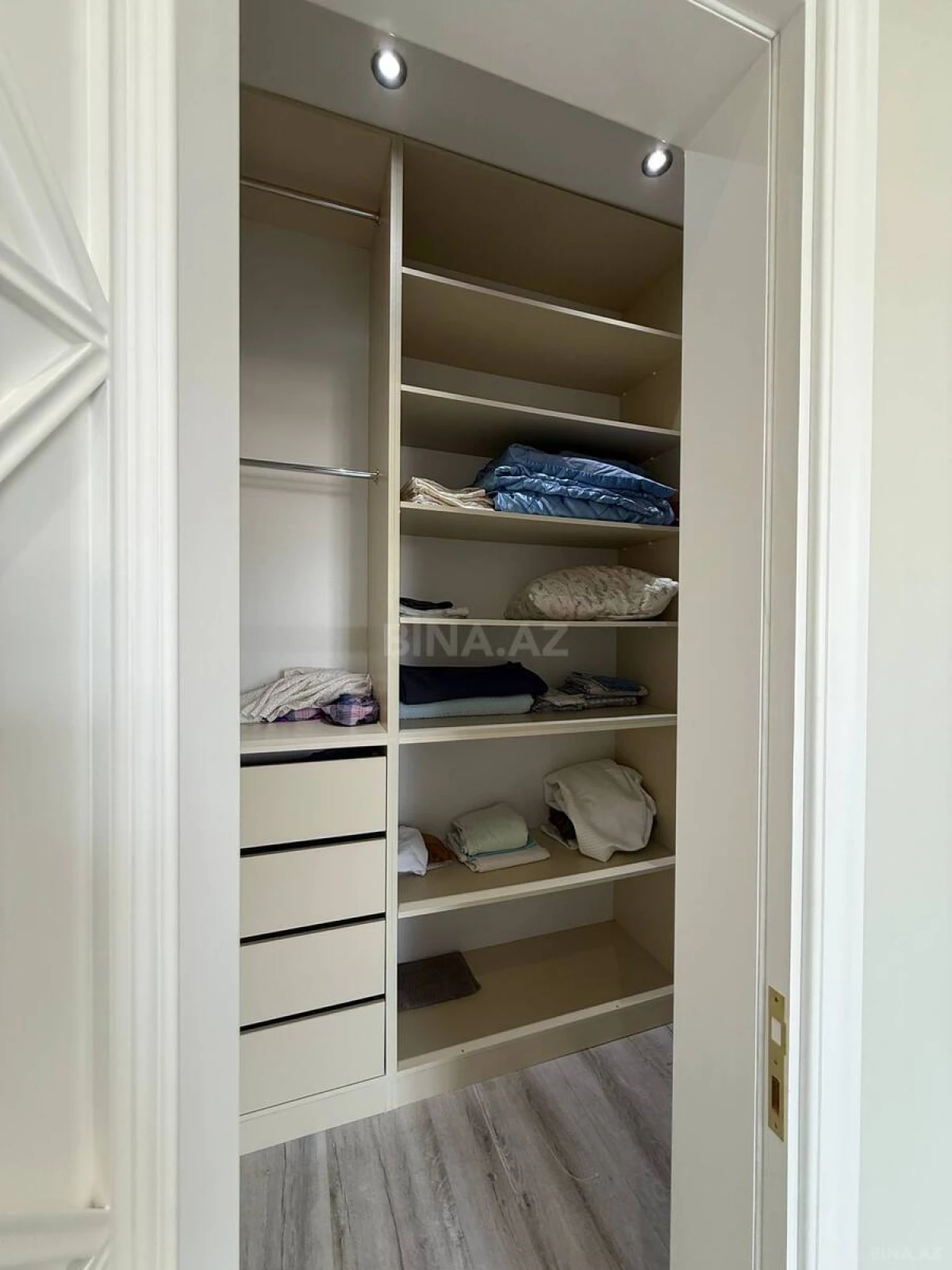 Satılır 6 otaqlı həyət evi 250 m²