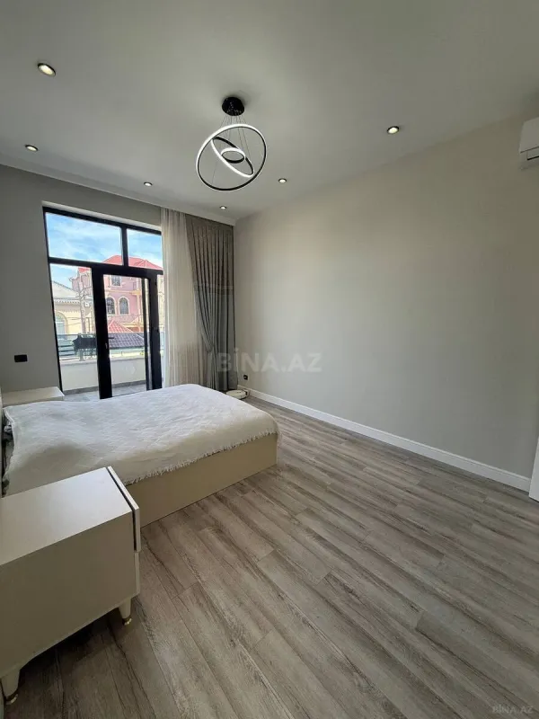 Satılır 6 otaqlı həyət evi 250 m²