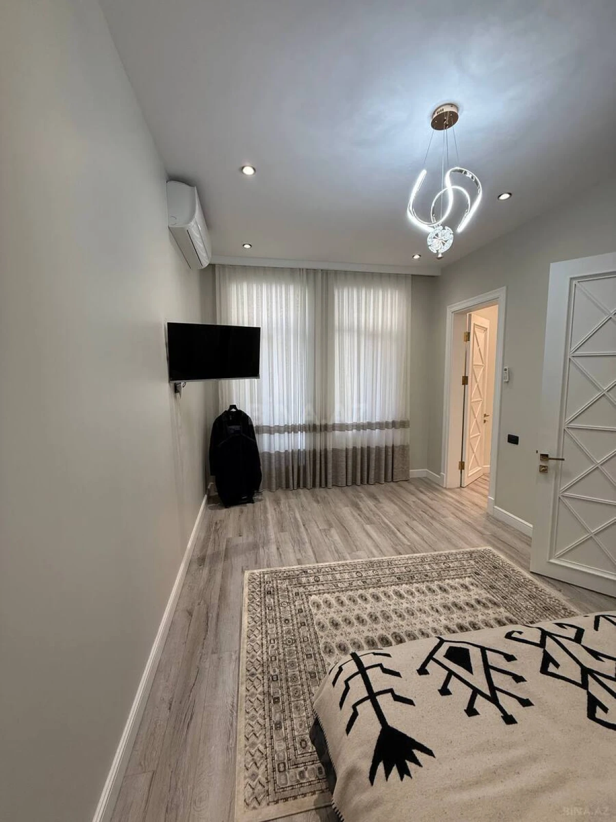 Satılır 6 otaqlı həyət evi 250 m²