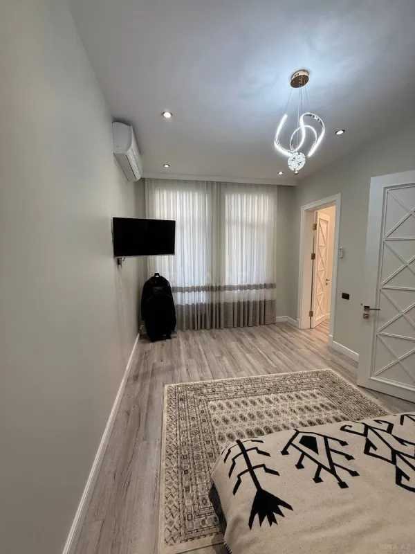 Satılır 6 otaqlı həyət evi 250 m²