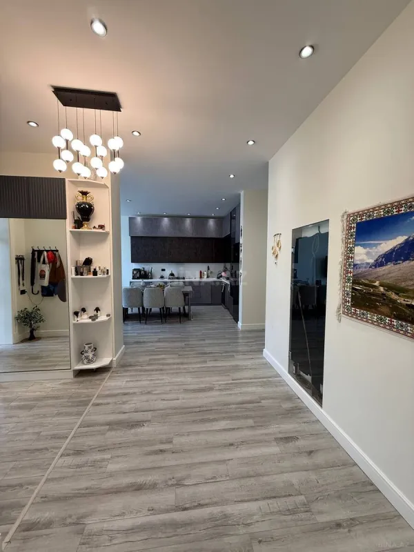 Satılır 6 otaqlı həyət evi 250 m²