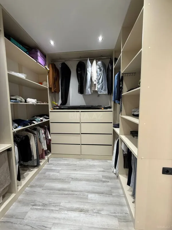 Satılır 6 otaqlı həyət evi 250 m²