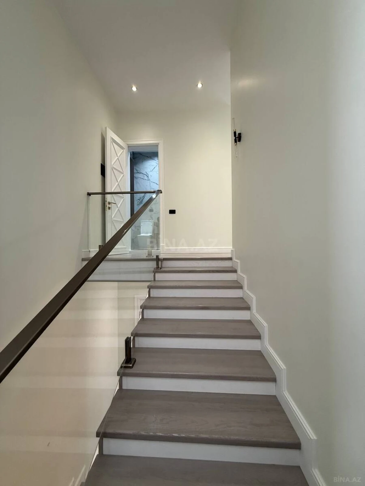 Satılır 6 otaqlı həyət evi 250 m²