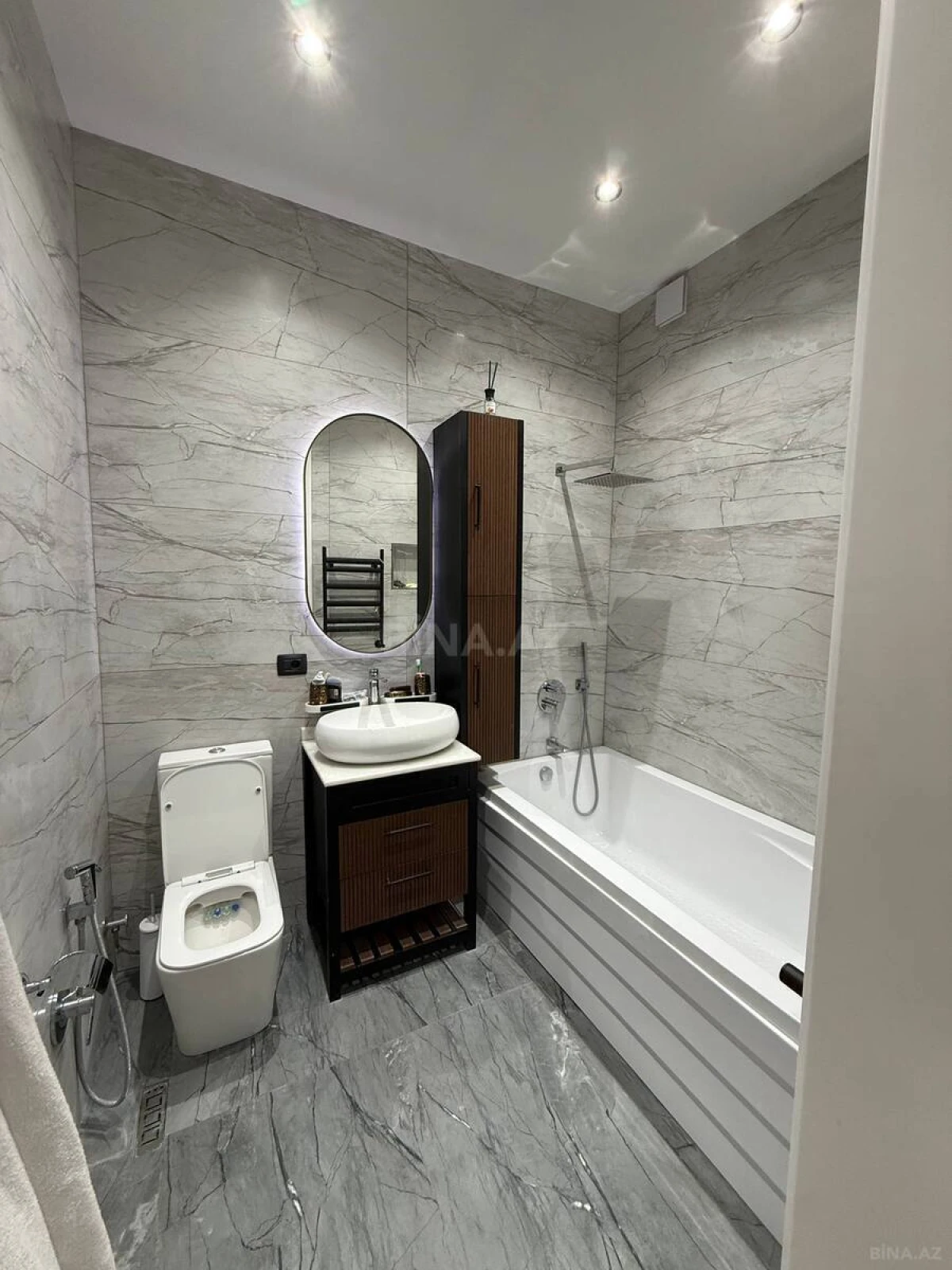 Satılır 6 otaqlı həyət evi 250 m²