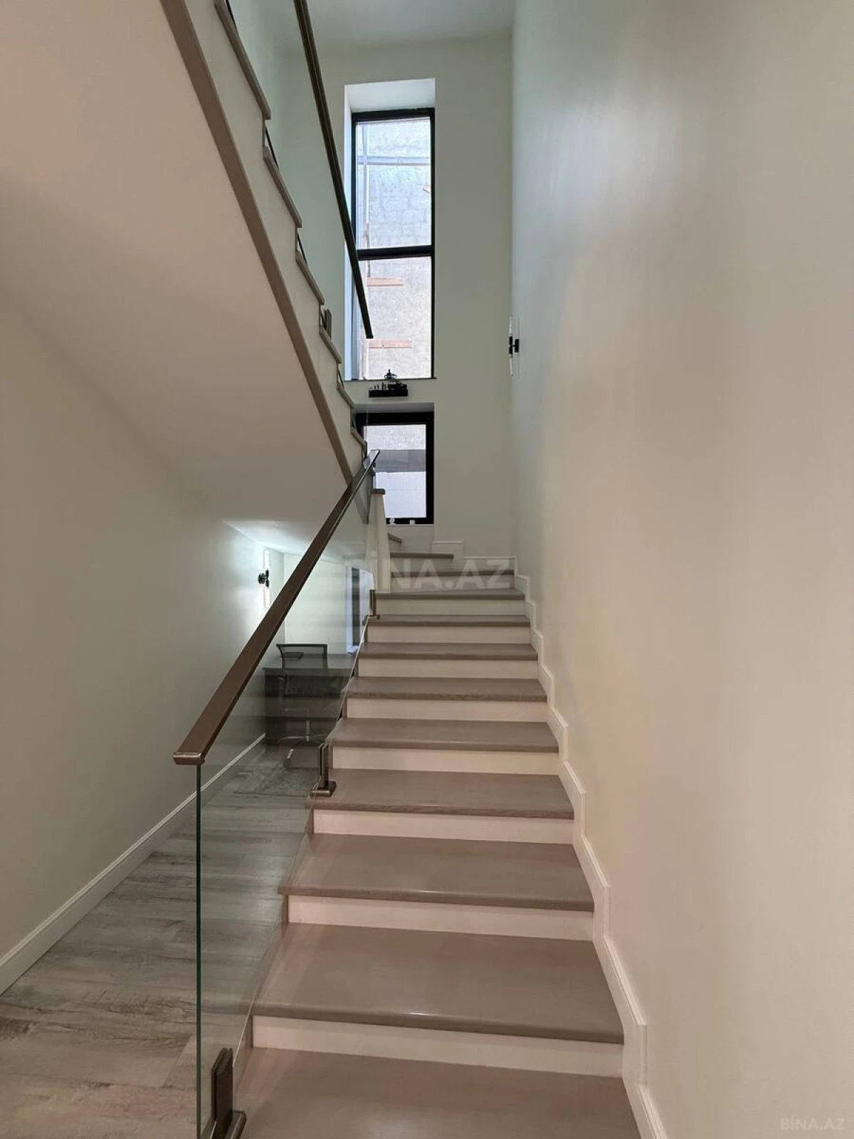 Satılır 6 otaqlı həyət evi 250 m²