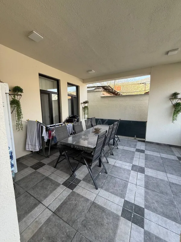 Satılır 6 otaqlı həyət evi 250 m²