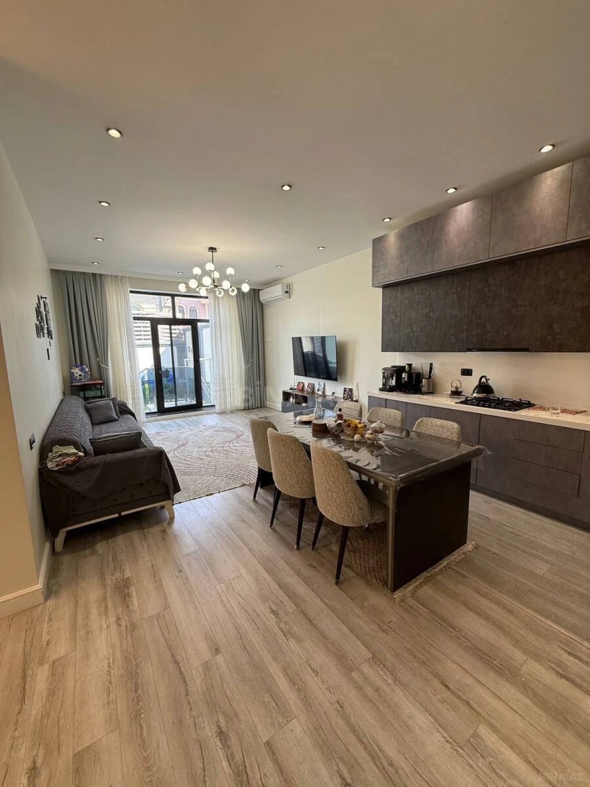 Satılır 6 otaqlı həyət evi 250 m²