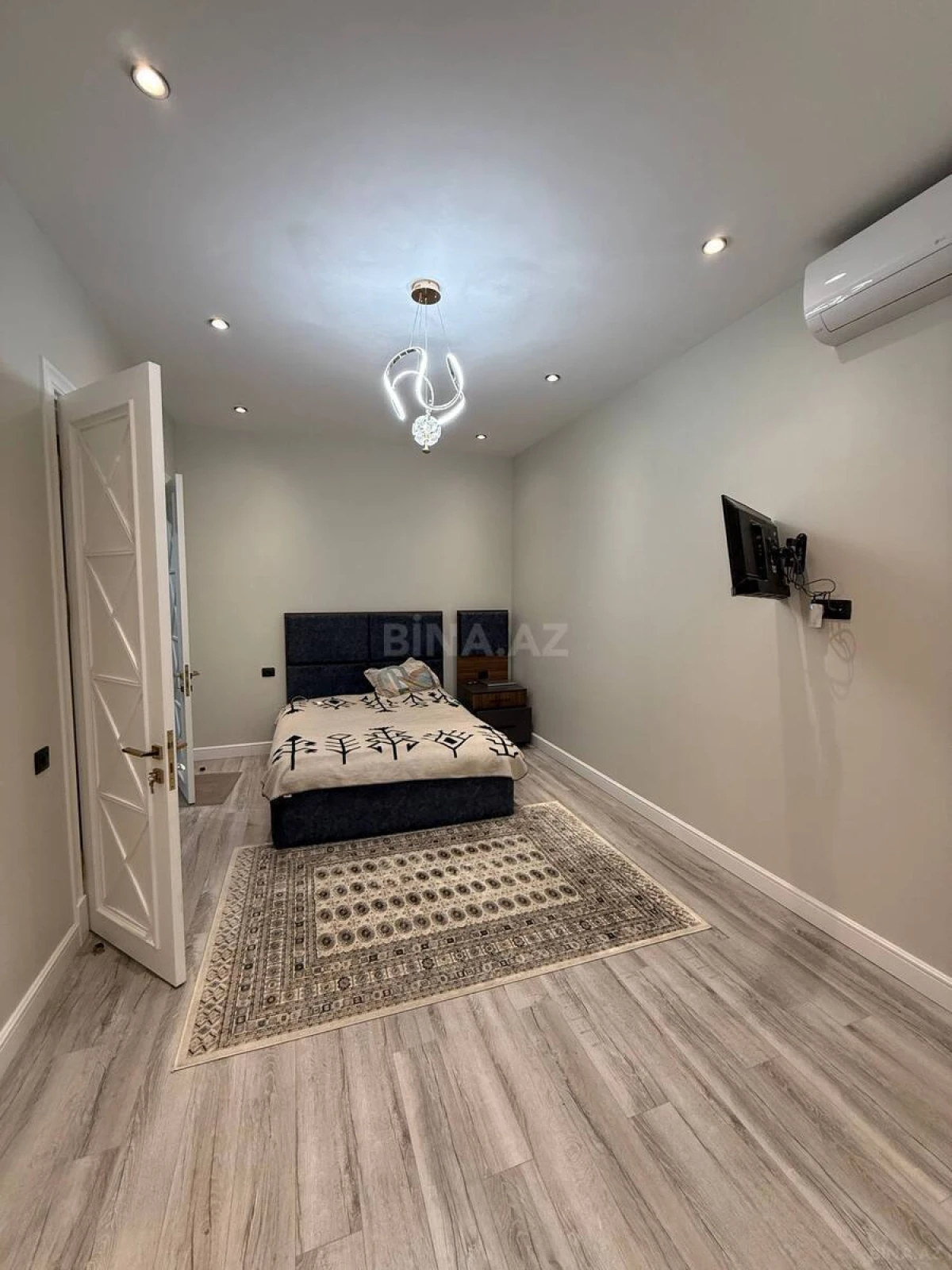 Satılır 6 otaqlı həyət evi 250 m²