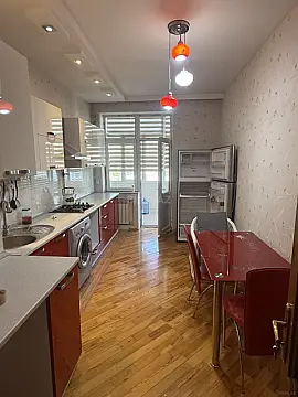 Kirayə verilir 2 otaqlı mənzil 90 m²