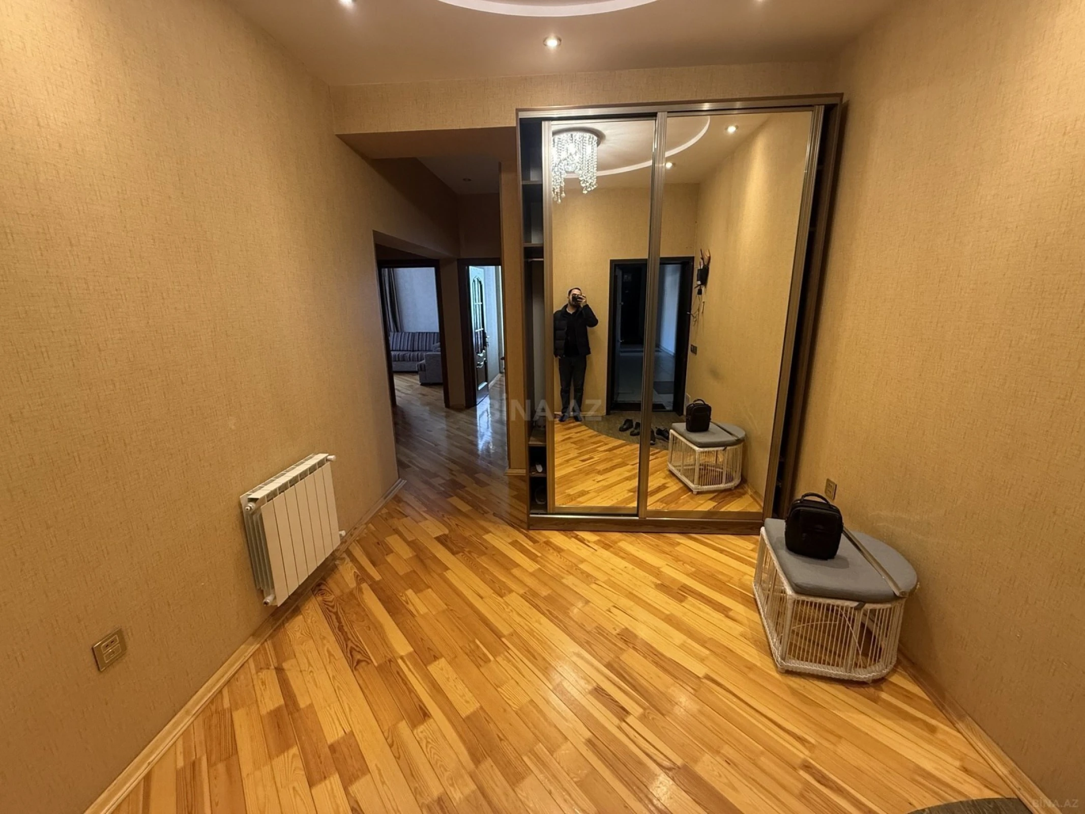 Kirayə verilir 2 otaqlı mənzil 90 m²
