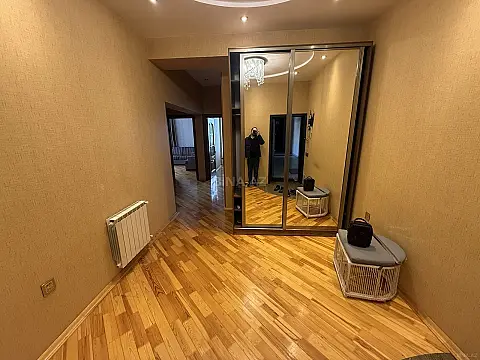 Kirayə verilir 2 otaqlı mənzil 90 m²