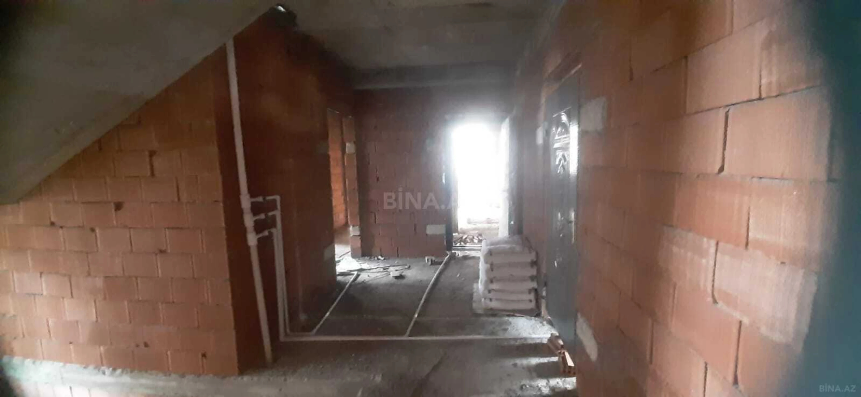 Satılır 2 otaqlı mənzil 83.5 m²