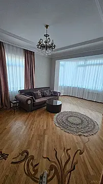 Kirayə verilir 3 otaqlı mənzil 130 m²