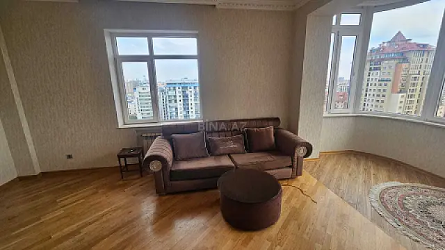 Kirayə verilir 3 otaqlı mənzil 130 m²