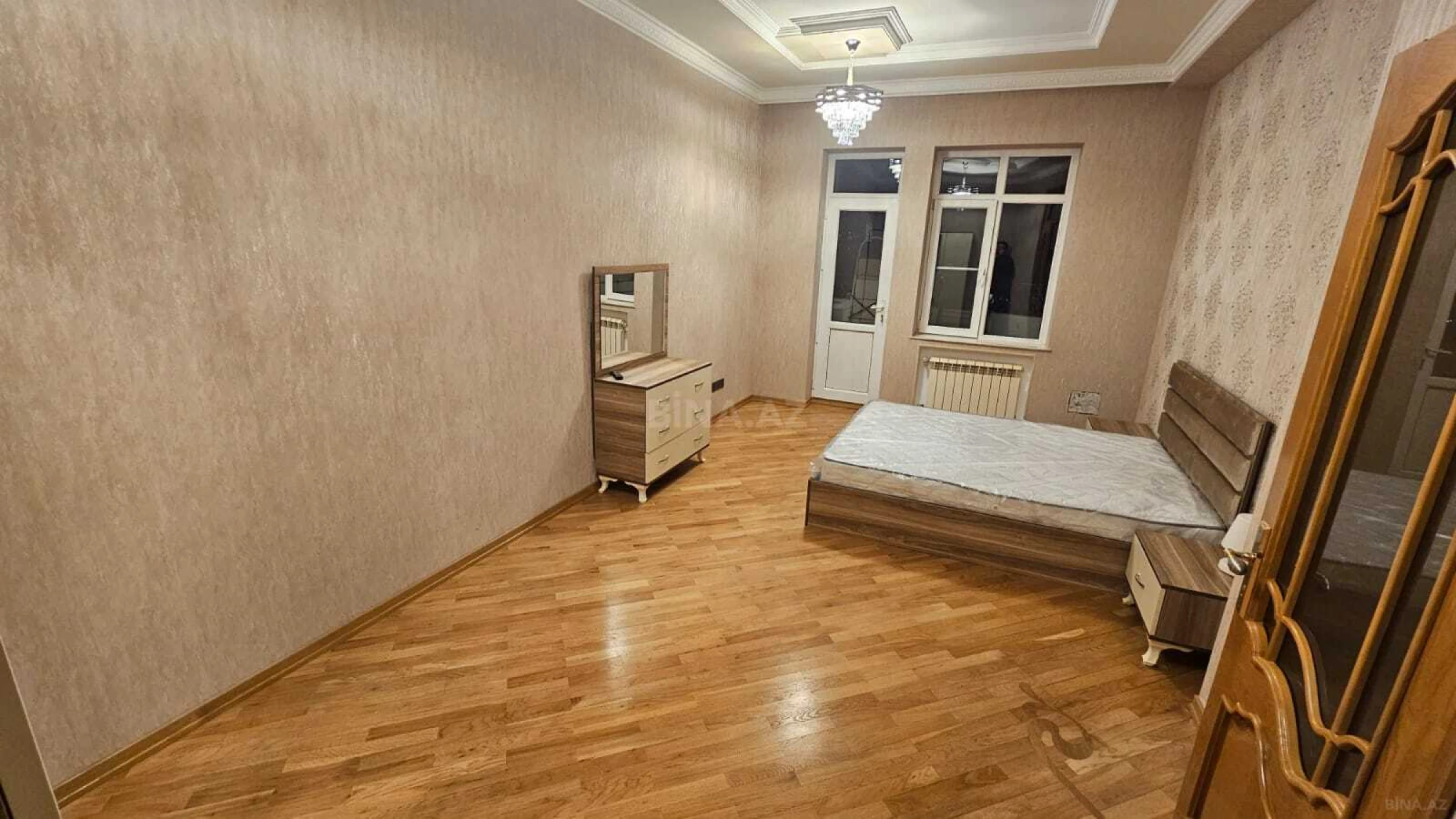 Kirayə verilir 3 otaqlı mənzil 130 m²
