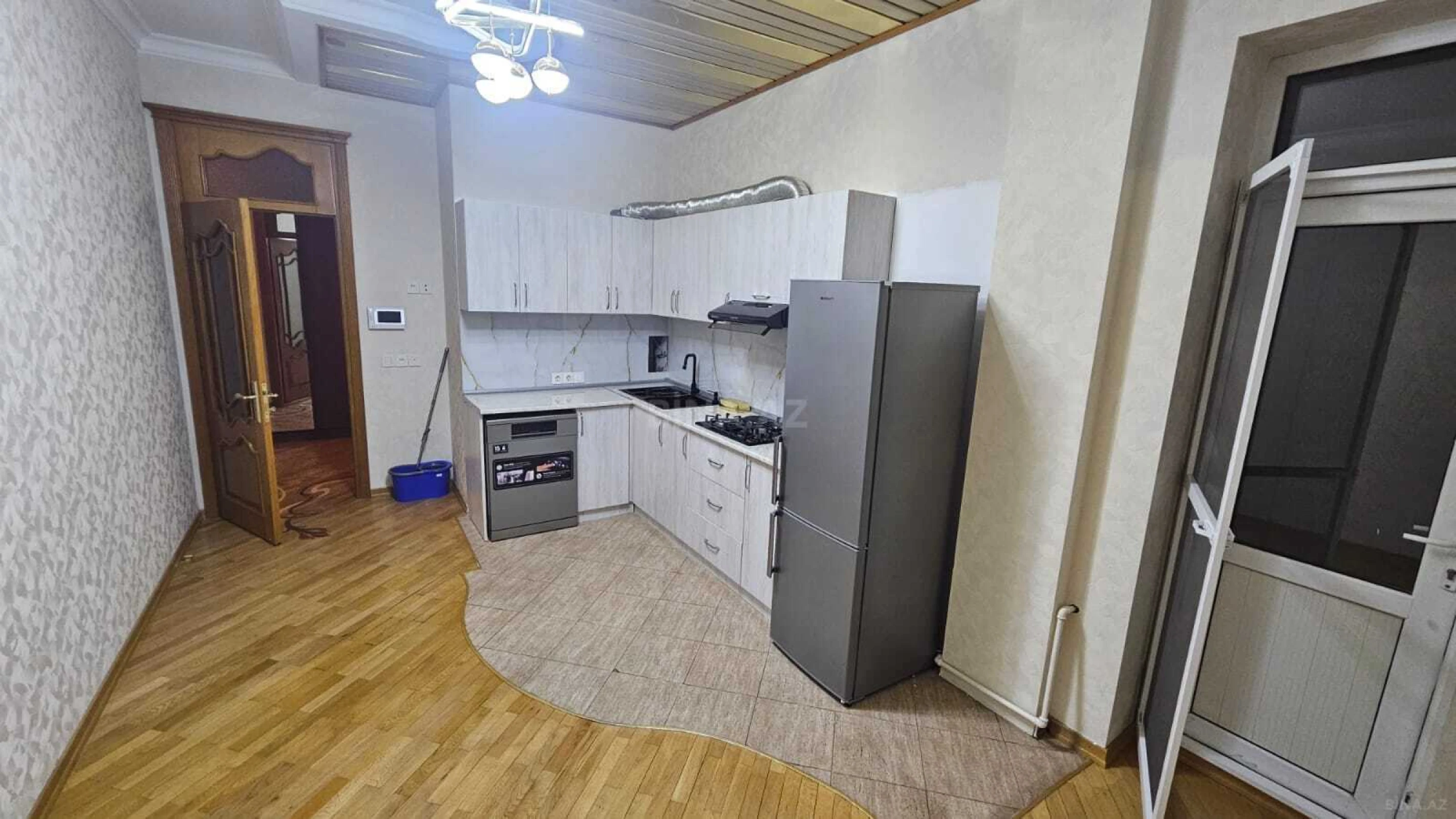 Kirayə verilir 3 otaqlı mənzil 130 m²
