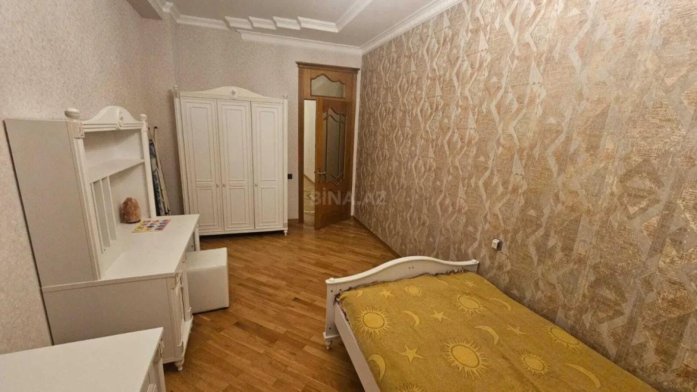 Kirayə verilir 3 otaqlı mənzil 130 m²