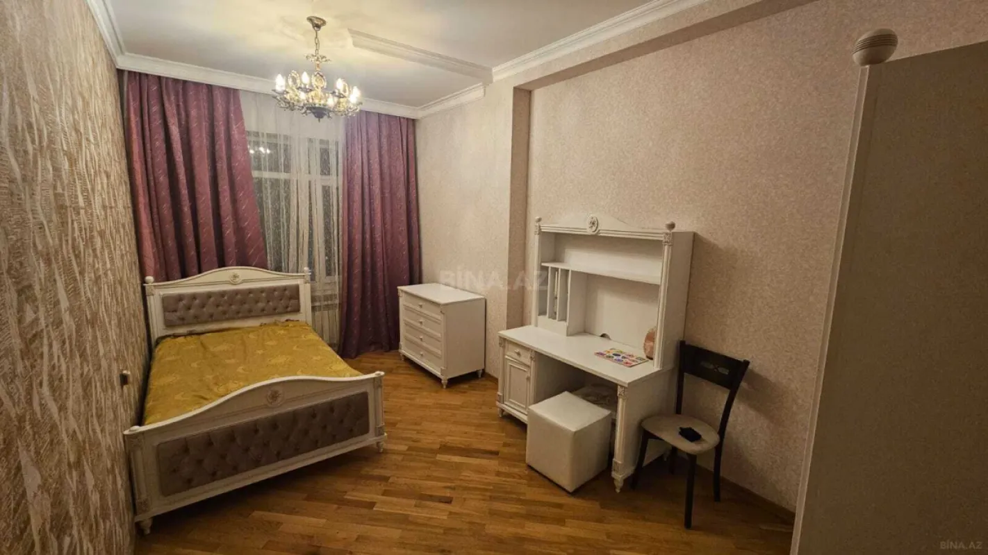 Kirayə verilir 3 otaqlı mənzil 130 m²