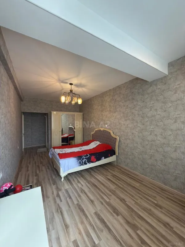 Satılır 4 otaqlı mənzil 160 m²