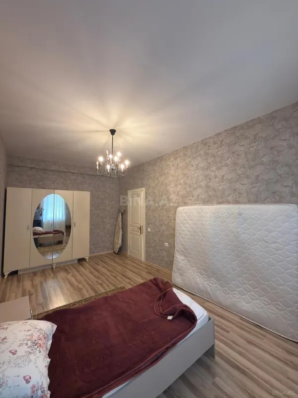 Satılır 4 otaqlı mənzil 160 m²