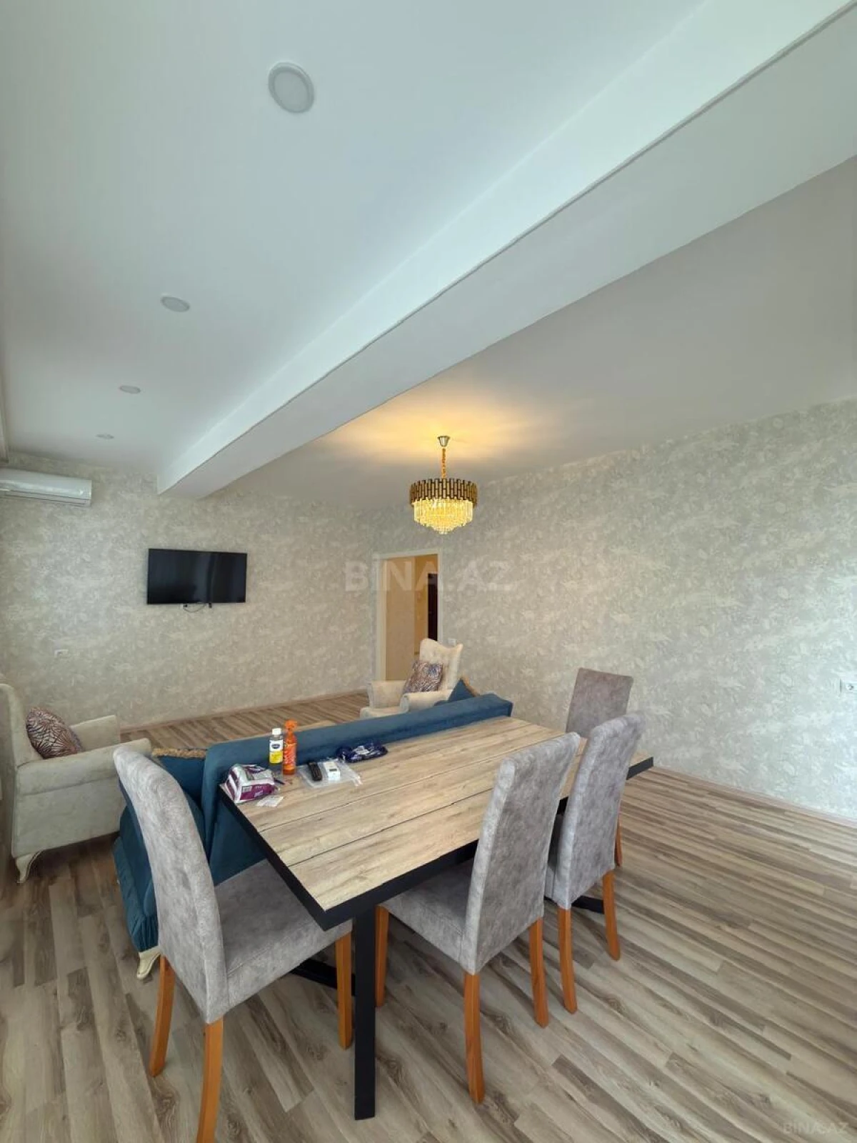 Satılır 4 otaqlı mənzil 160 m²