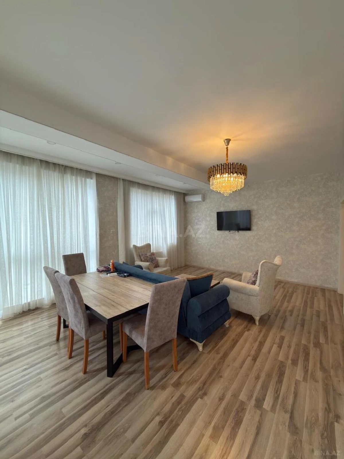Satılır 4 otaqlı mənzil 160 m²