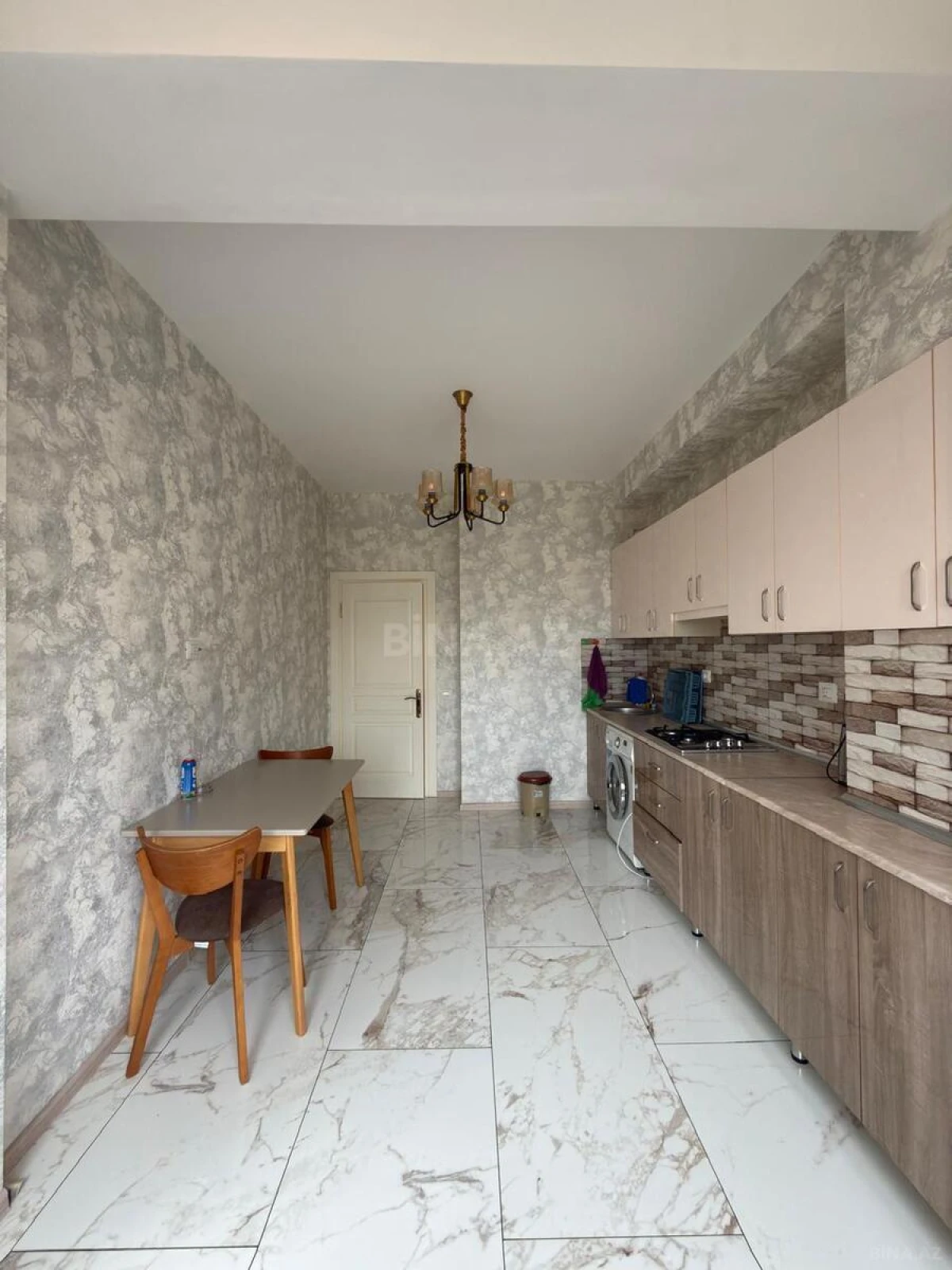 Satılır 4 otaqlı mənzil 160 m²