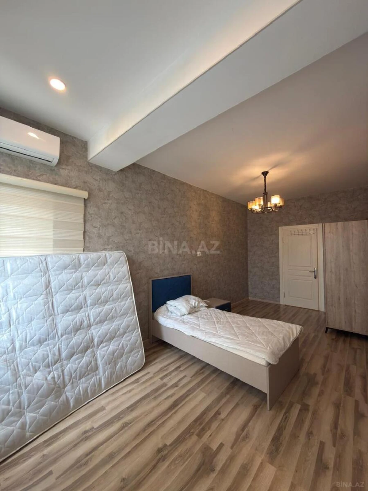 Satılır 4 otaqlı mənzil 160 m²