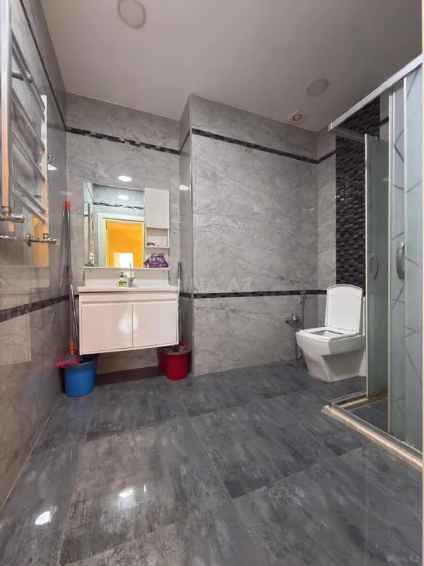 Satılır 4 otaqlı mənzil 160 m²