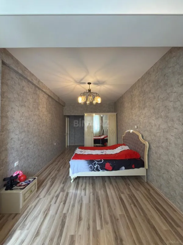 Satılır 4 otaqlı mənzil 160 m²