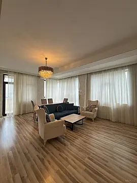Satılır 4 otaqlı mənzil 160 m²
