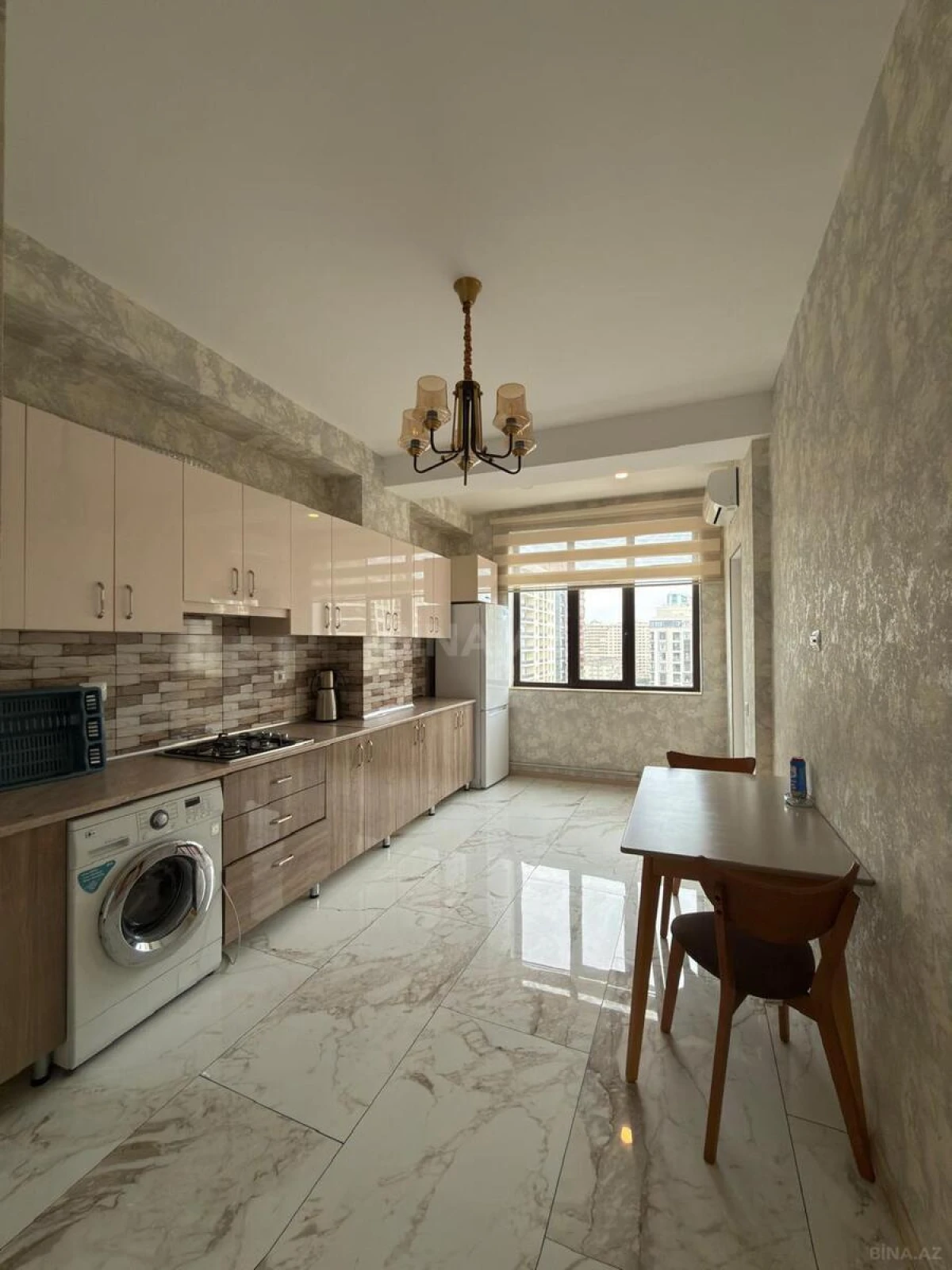 Satılır 4 otaqlı mənzil 160 m²