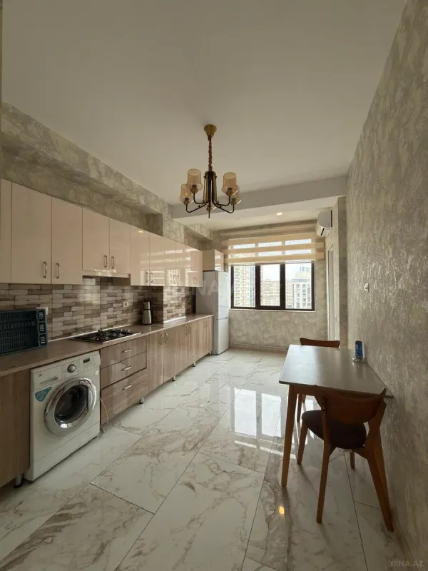 Satılır 4 otaqlı mənzil 160 m²