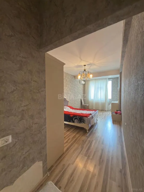Satılır 4 otaqlı mənzil 160 m²