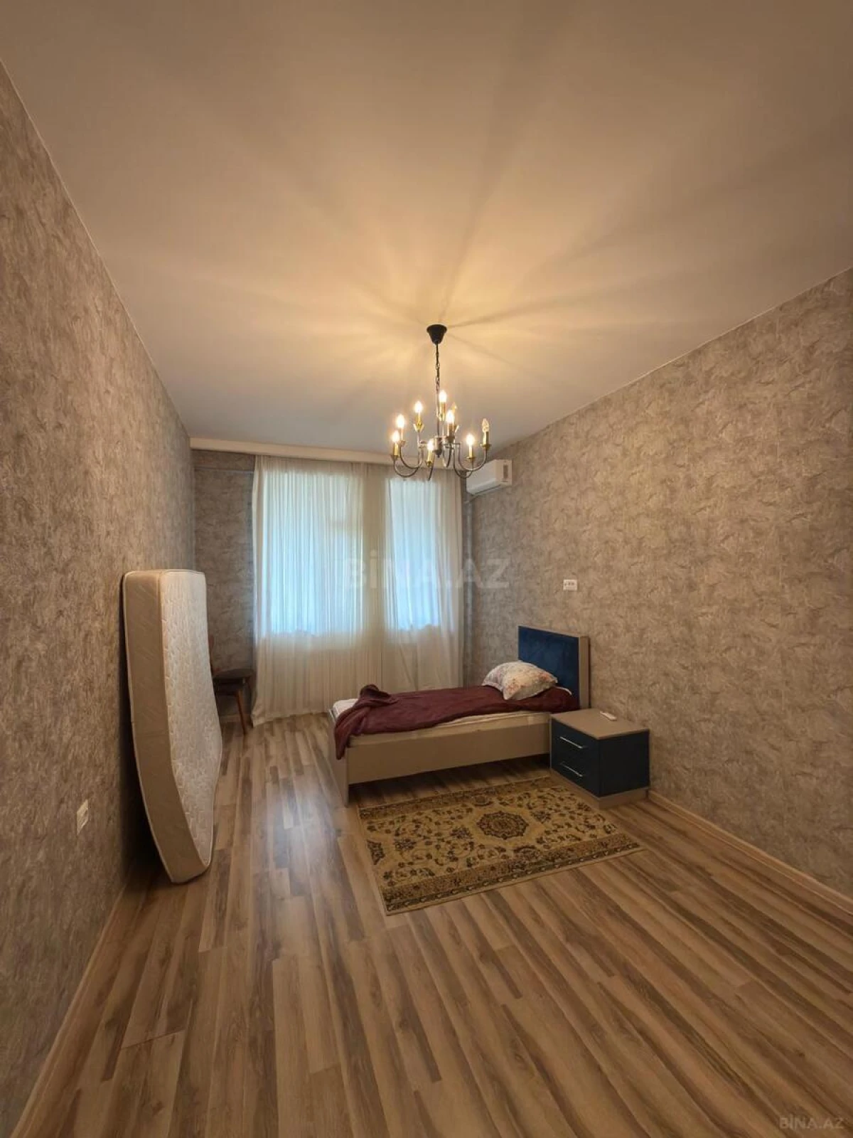 Satılır 4 otaqlı mənzil 160 m²