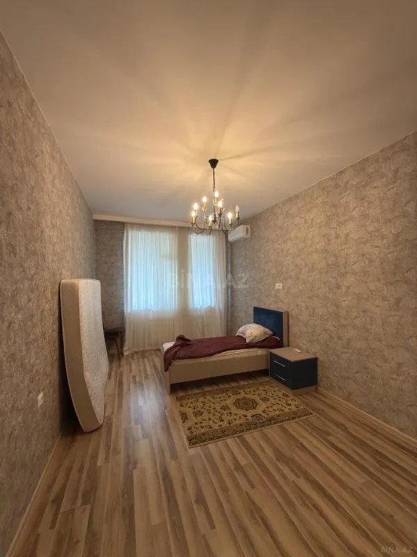 Satılır 4 otaqlı mənzil 160 m²