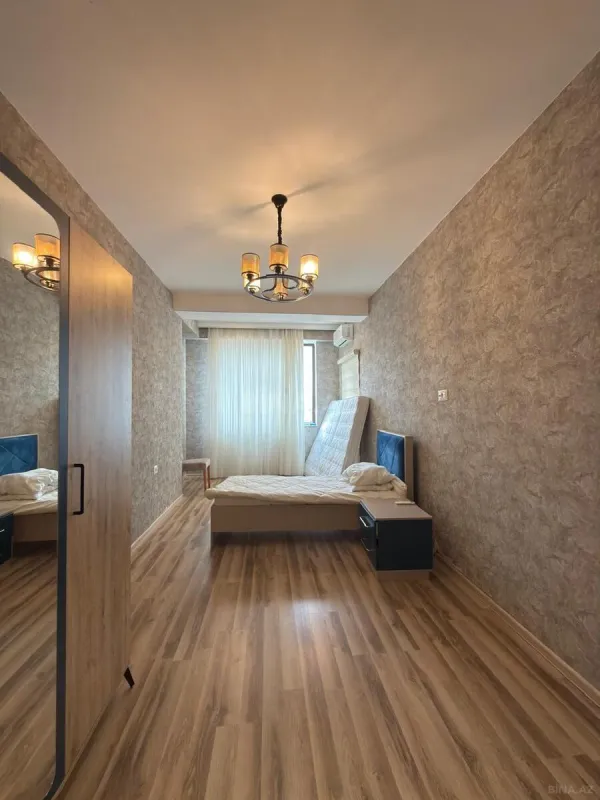 Satılır 4 otaqlı mənzil 160 m²
