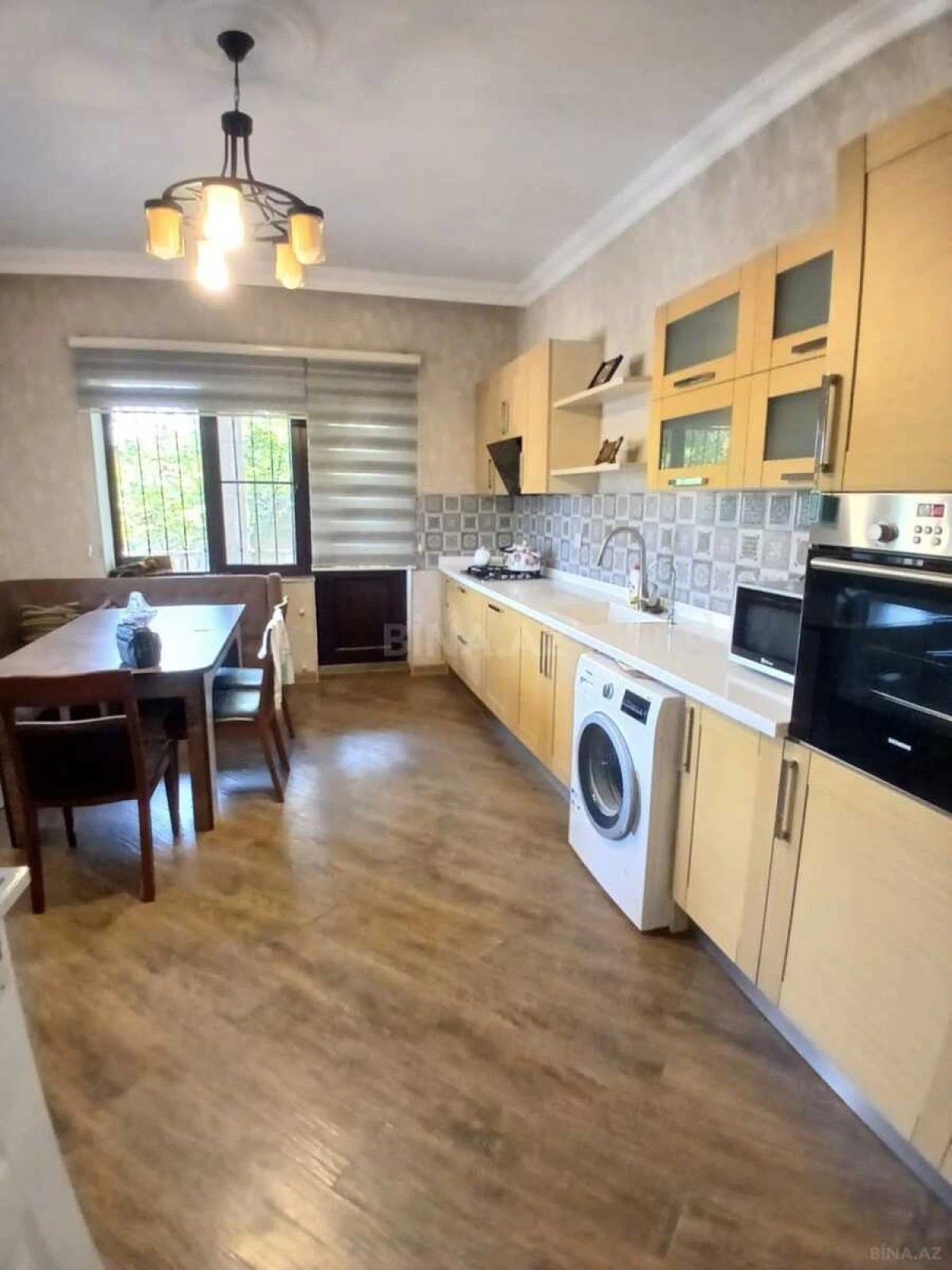 Satılır 6 otaqlı həyət evi 400 m²