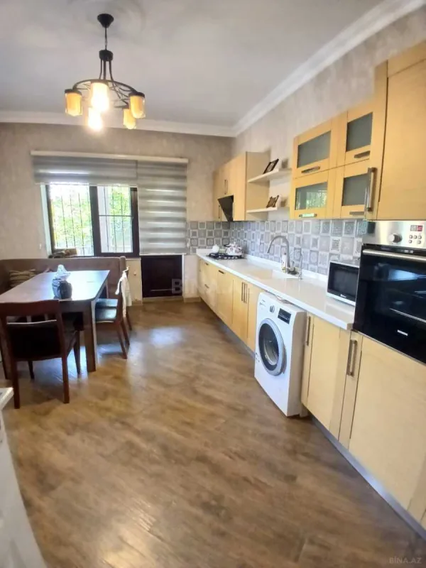 Satılır 6 otaqlı həyət evi 400 m²