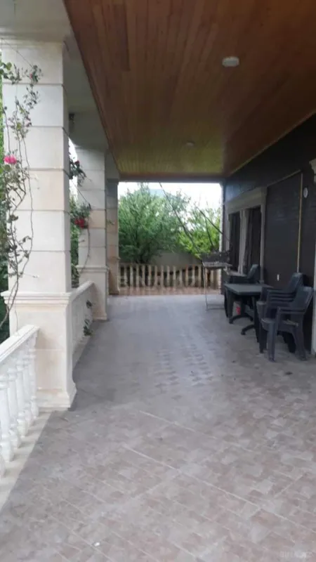 Satılır 6 otaqlı həyət evi 400 m²