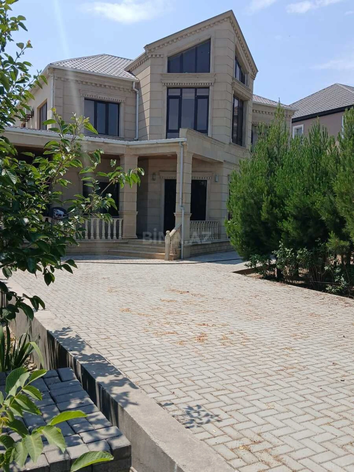 Satılır 6 otaqlı həyət evi 400 m²