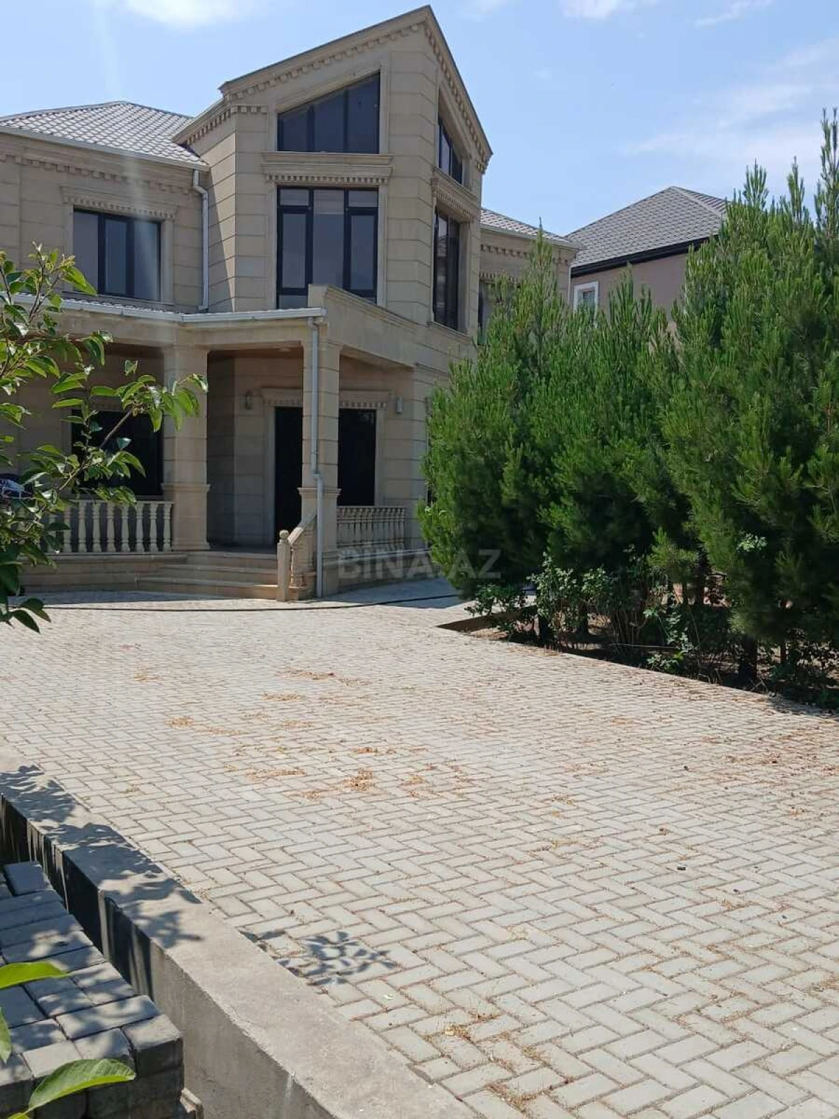 Satılır 6 otaqlı həyət evi 400 m²