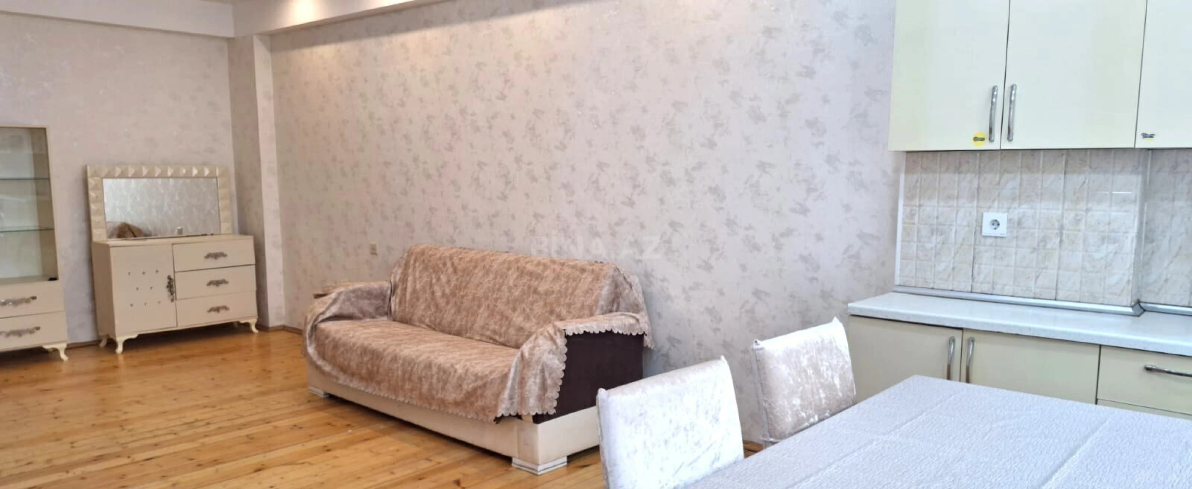 Kirayə verilir 2 otaqlı mənzil 63 m²