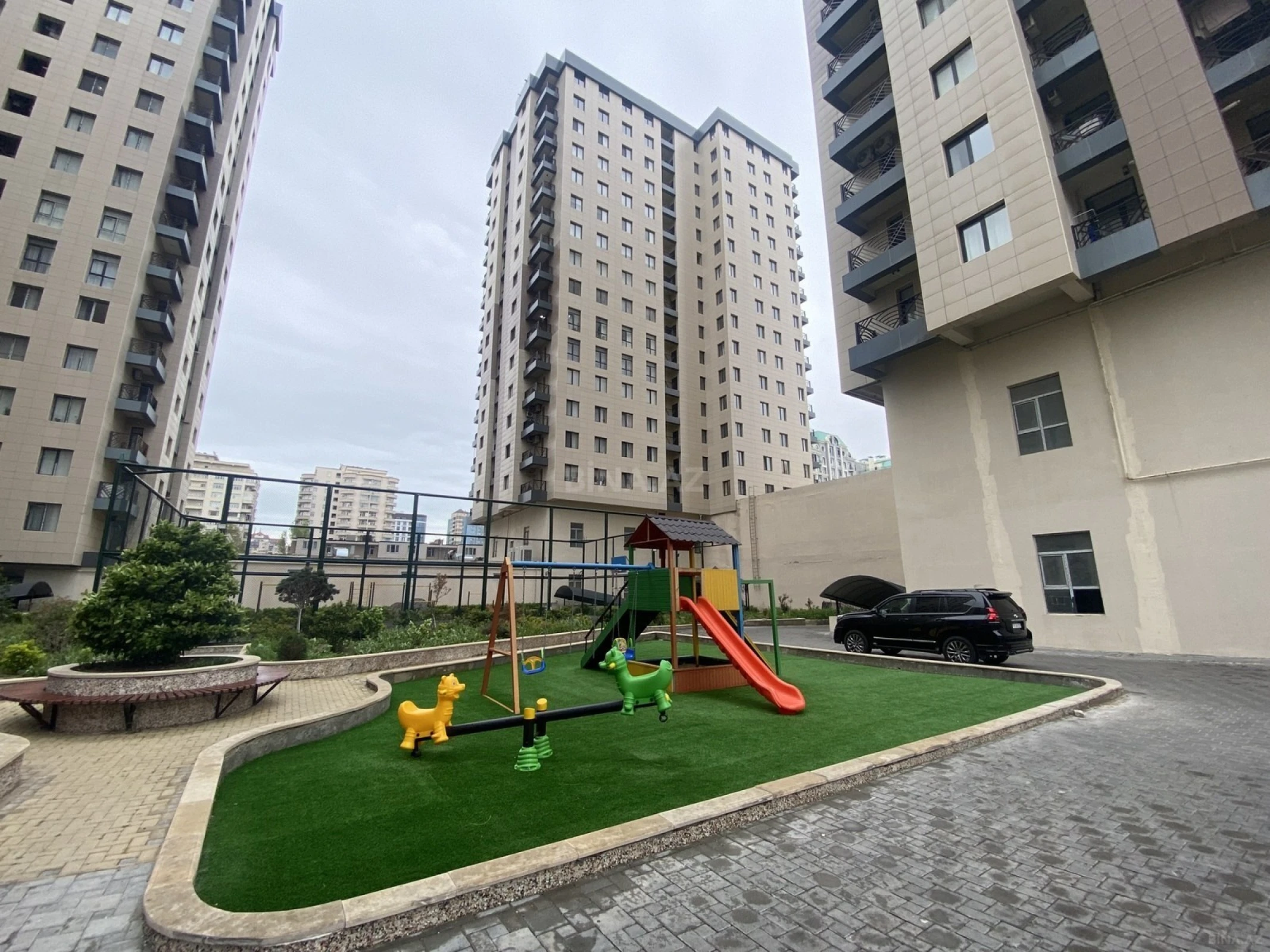 Satılır 3 otaqlı mənzil 128.6 m²