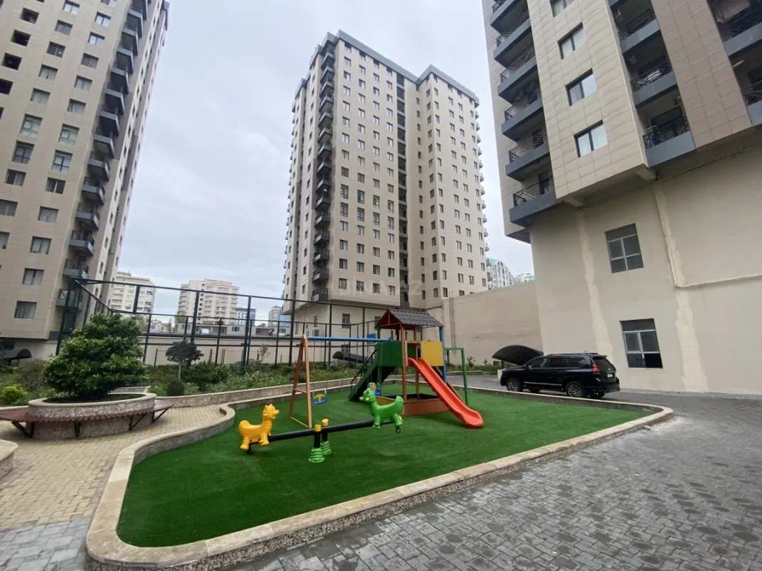Satılır 3 otaqlı mənzil 128.6 m²