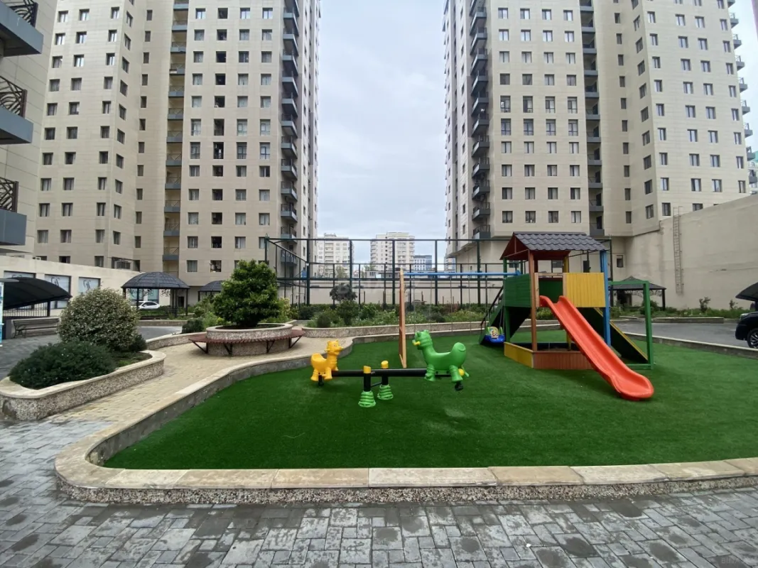 Satılır 3 otaqlı mənzil 128.6 m²